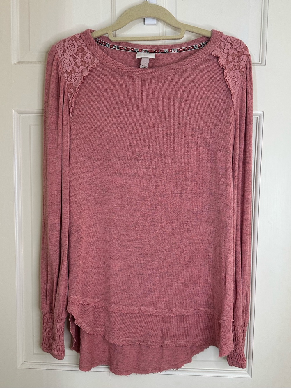 Knox Rose Dusty Rose Lace-Shoulder Long Sleeve Top size small